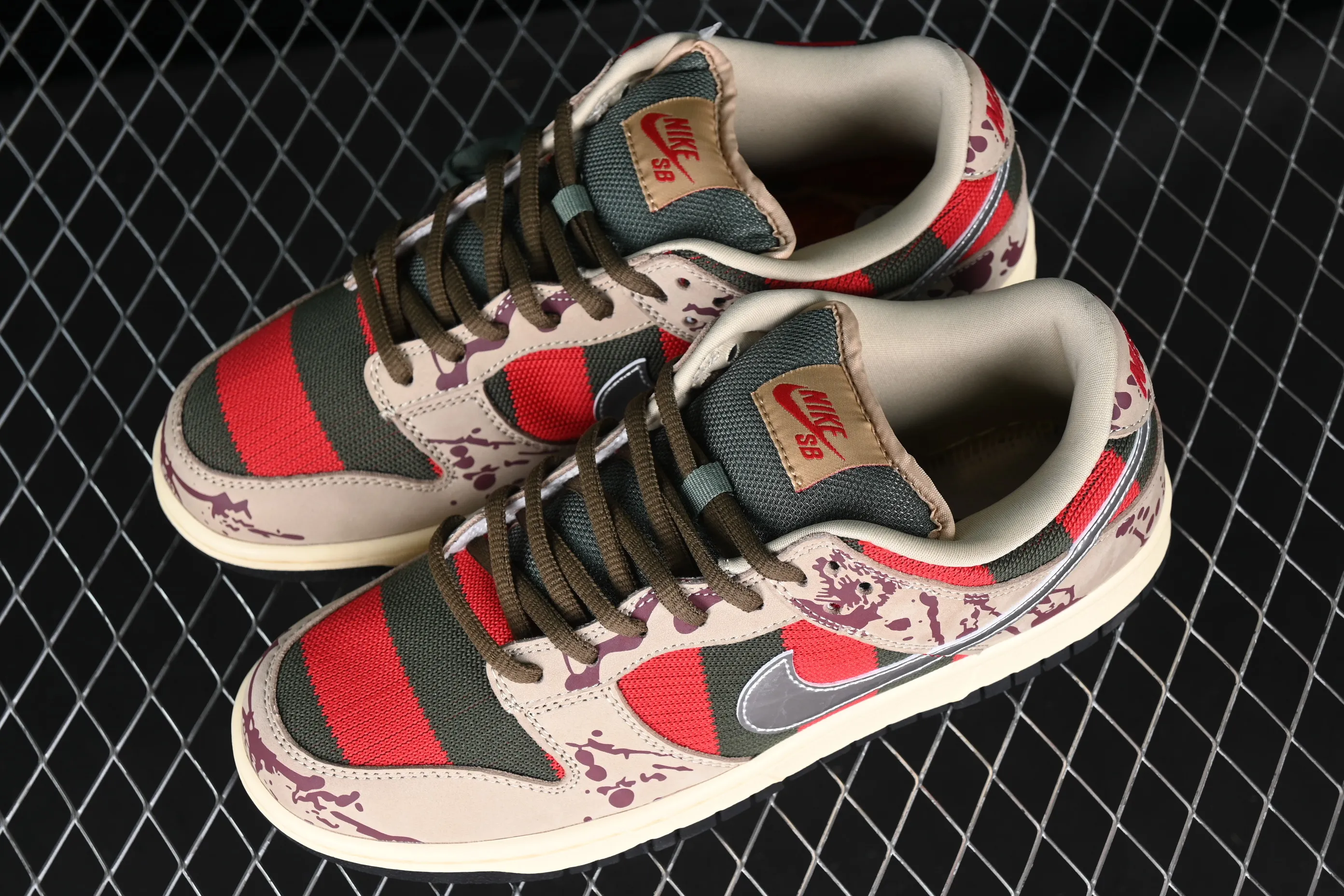 All Categories Nk SB Dunk Series Nk SB Dunk Low Low-top sneakers Pure original version Nk Dunk SB Low "Freddy Krueger" A Nightmare on Elm Street SB low-top sports and leisure sneakers 313170-202